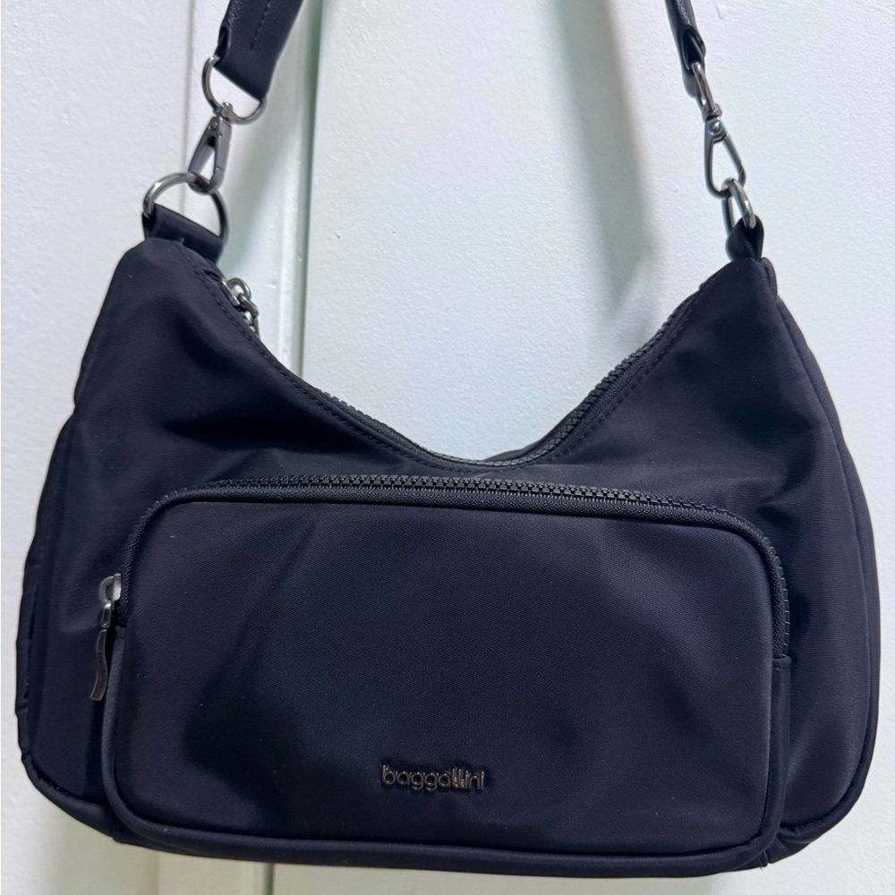 Baggallini Black shoulder bag nylon material
